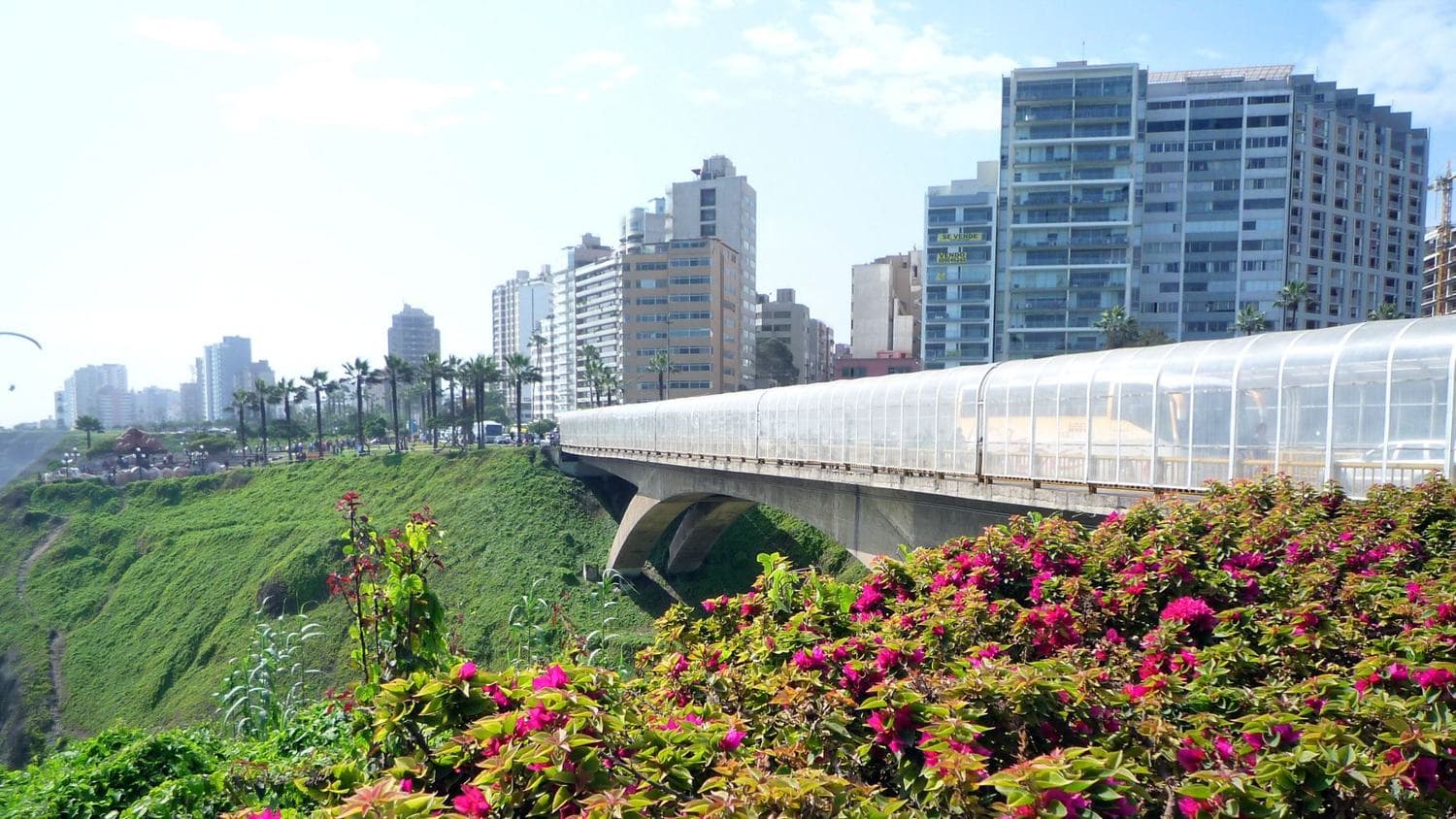 Imagen ilustrativa de un tour en Lima — Miraflores · Barranco · Centro Histórico, en la ficha de Lima Bus Turístico — Hop-On Hop-Off