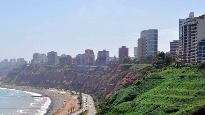 Stock image of a hotel in Miraflores, Lima — frente al Malecón